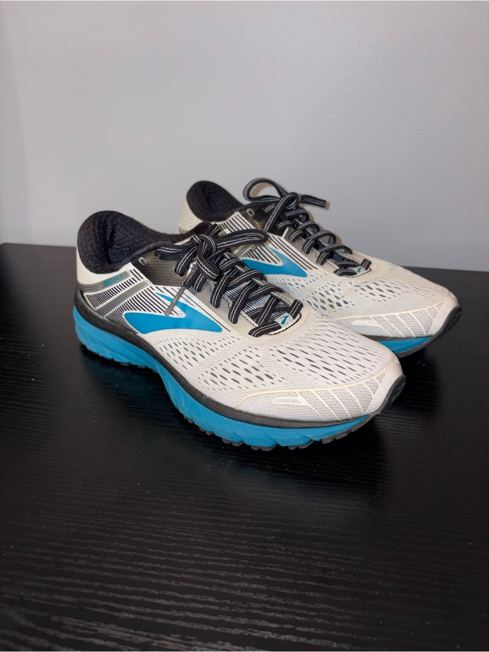 Brooks Ghost 15 Women’s Size 8 White Blue Running Walking Shoes Sneake